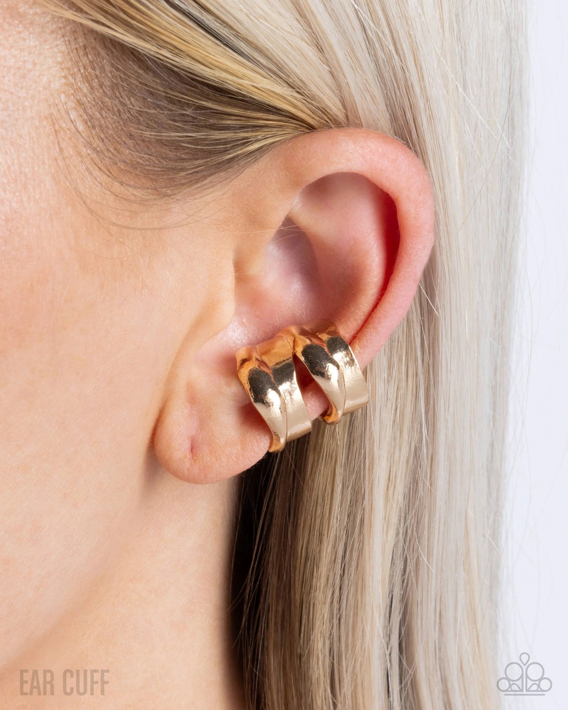 Paparazzi Competitive Advantage-Gold Ear Cuff