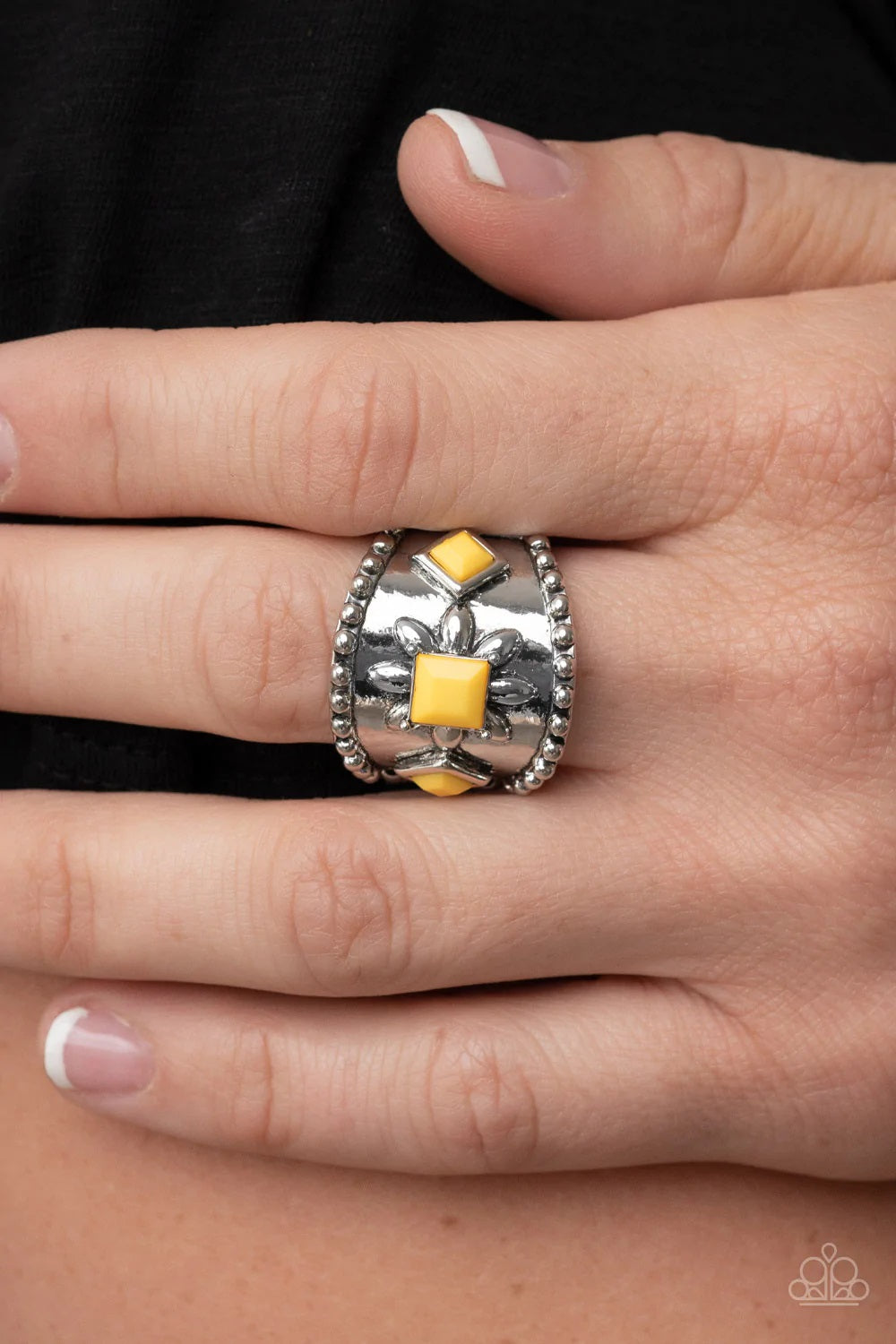 Paparazzi Daisy Diviner-Yellow