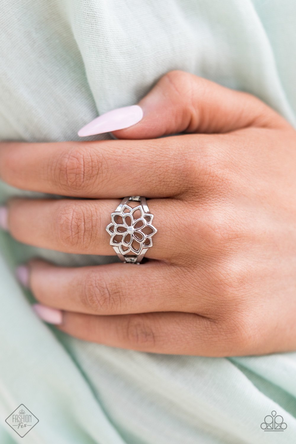 Paparazzi Prana Paradise-Silver