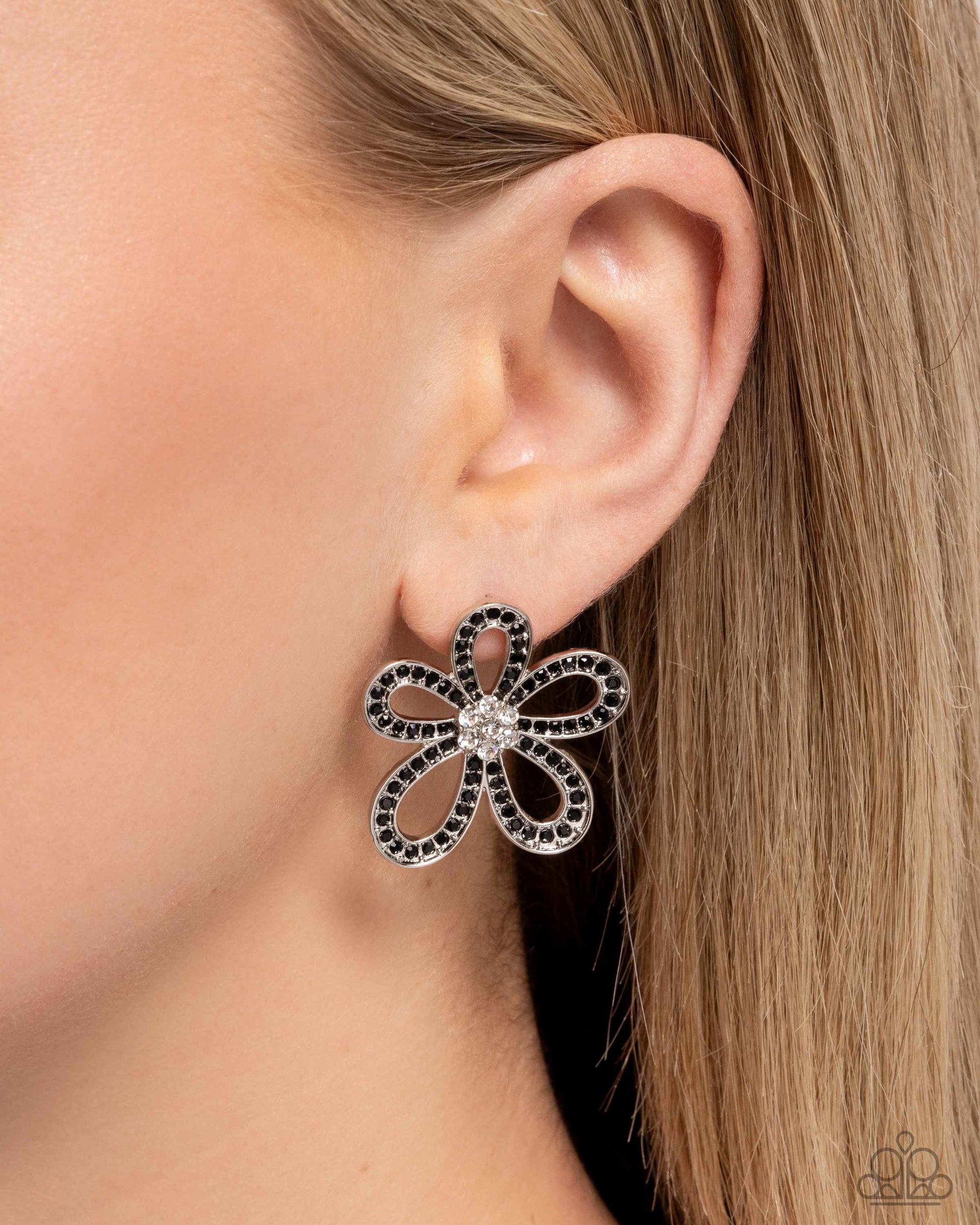 Paparazzi Blooming Belle-Black
