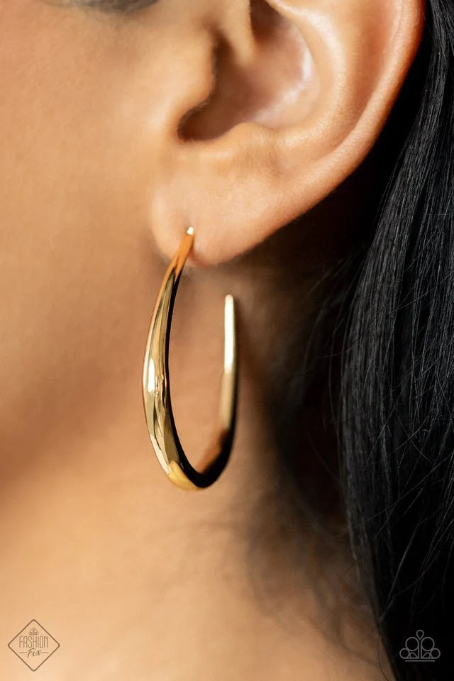 Paparazzi Curve Your Appetite Gold