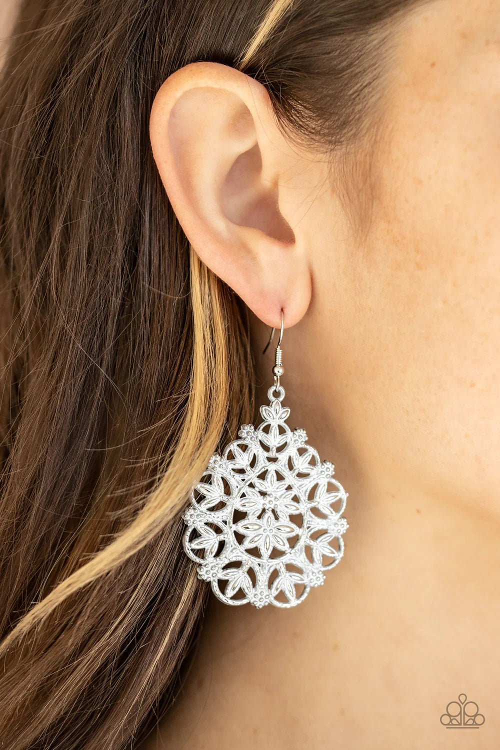 Paparazzi Floral Affair White