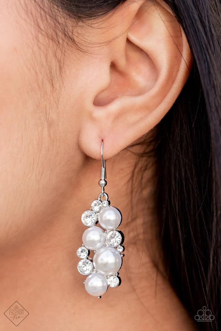 Paparazzi Fond of Baubles White
