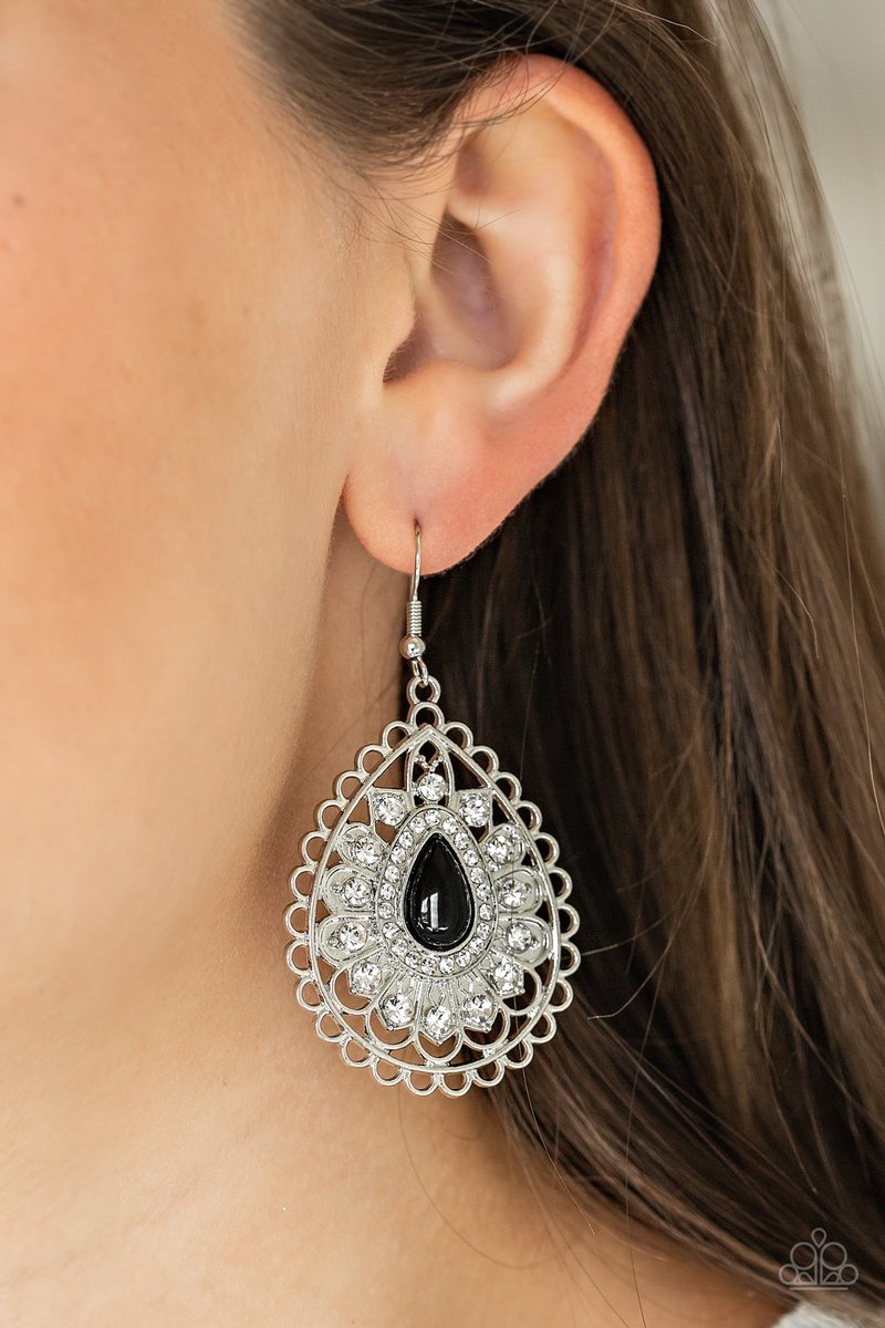 Paparazzi Glamour Grandeur Black